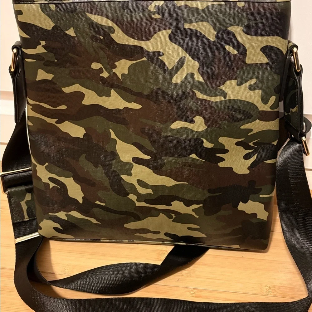 Spear Courier Camo Crossbody Bag Olive Green Unisex